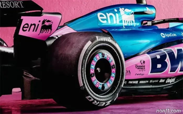 В Alpine также изменили оформление автомобилей к Лас-Вегасу.