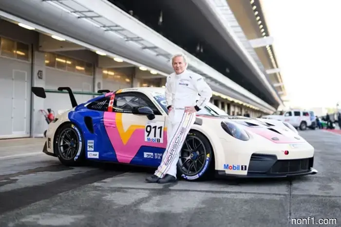 Jacques Villeneuve will compete in the Formula 1 support races.