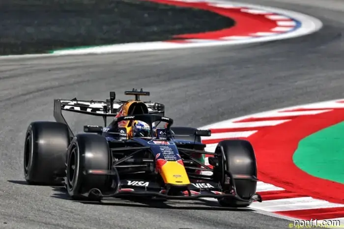 Red Bull wants to make changes to Verstappen's contract.