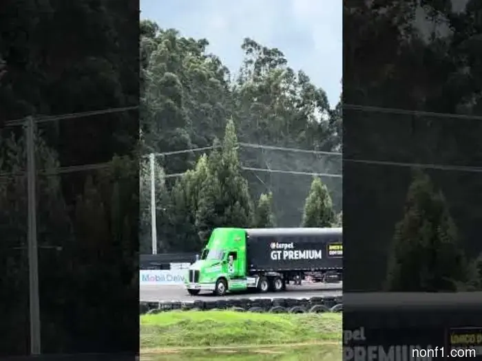 Crazy Semi-Truck Racing Event Features Trailer-On Time Attack