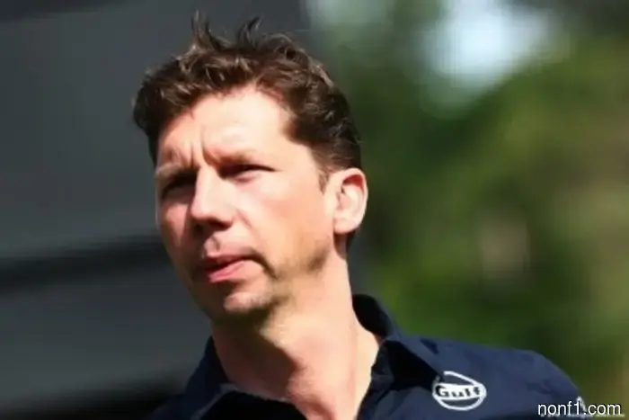 Vowles states that there are no openings for top teams for Sainz and Albon.