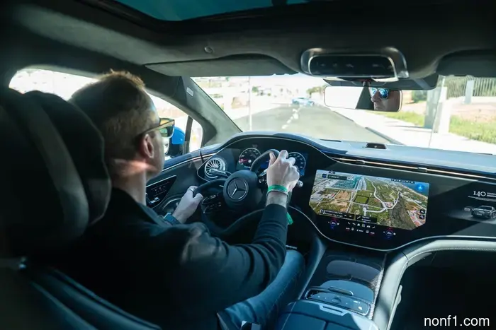Мерседес создал рулевое колесо, которое действительно работает