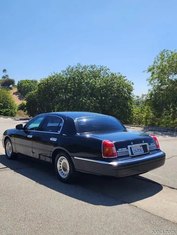 You can purchase this Lincoln Town Car revamped with components from the Chinese domestic market from a past era.
