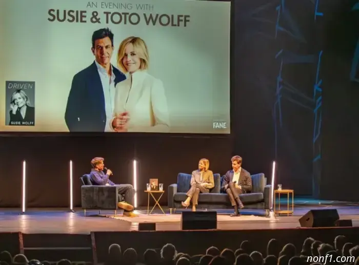 Супруги Вольфф заполнили весь зал театра в Лондоне.