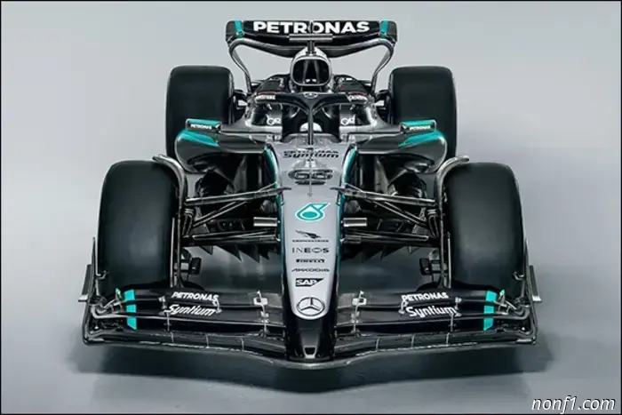 Mercedes presenta el nuevo W16