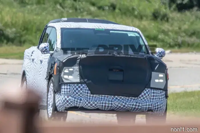 La nueva camioneta eléctrica de Ford se llama 'Fathom' y tiene un precio inicial de $29,945.