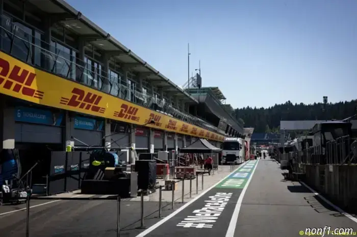 Reconstruction work on the pit garages has begun in Spielberg.