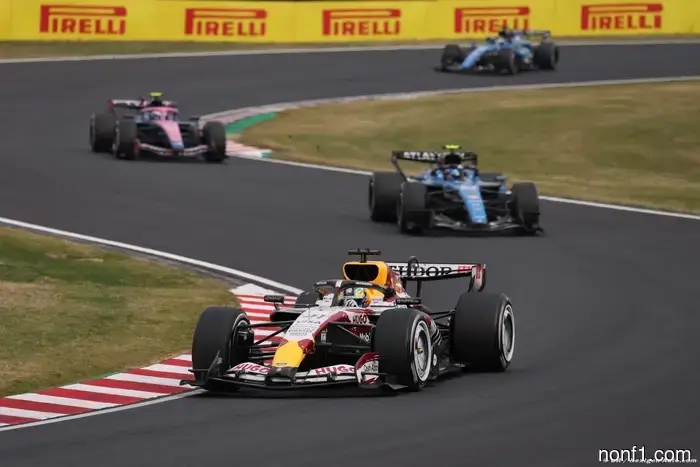 Formula E chief states that F1's V8 initiative is beneficial for them.