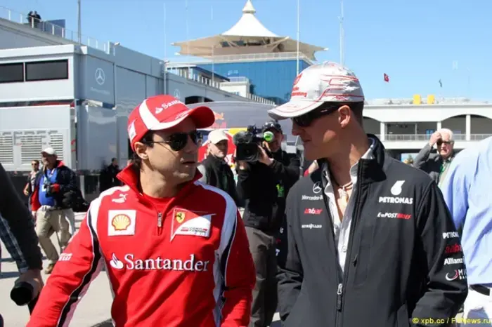 Теперь Михаэля Шумахера могут посещать только девять человек.