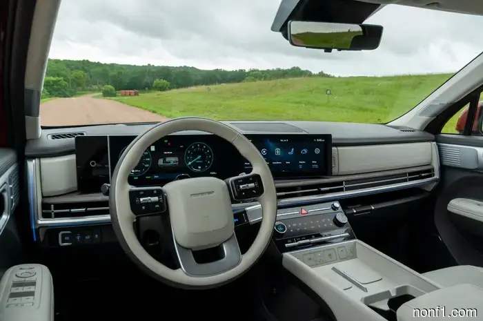 Piano black plastic is a disaster, and car manufacturers have been aware of this from the very beginning.