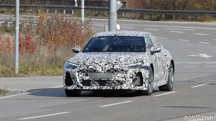 Nuevas fotos espía de prototipos confirman que el sedán Audi RS6 volverá en 2027.