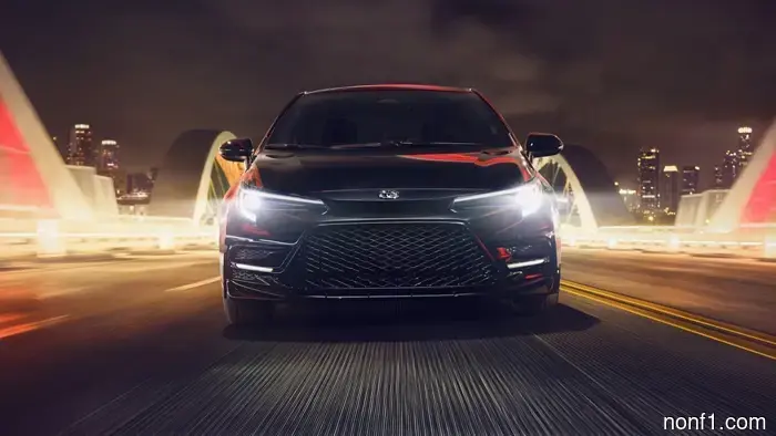 No eres el único: Seis de cada diez conductores dicen que el deslumbramiento de los faros es un problema