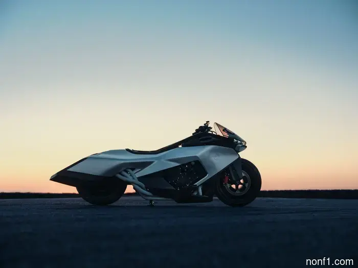 Los tubos de escape radicales del concepto Vision K18 de BMW parecen propulsores de nave estelar.