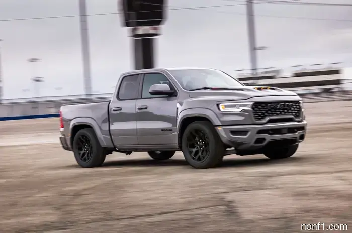 777-HP Ram Rumble Bee SRT Hellcat Street Truck Comienza Justo Por Debajo de $100K