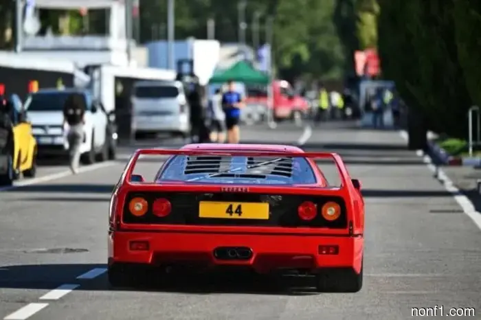 En el motor Ferrari F40 de Lewis, el número de serie resultó ser 44.