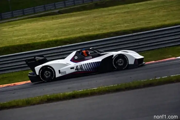 Алешин и Ременяко одержали победу в гонке на Moscow Raceway.