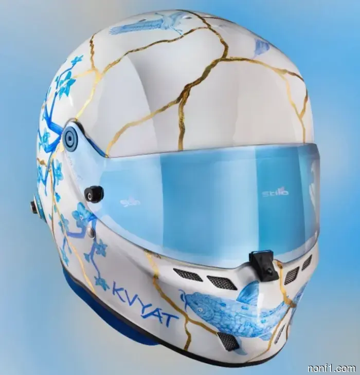 Даниил Квят продемонстрировал шлем для чемпионата Super GT.