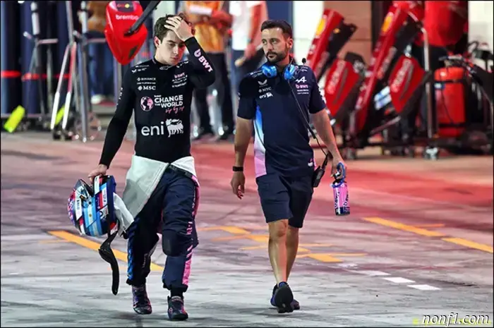 Franco Colapinto starts from the pit lane.