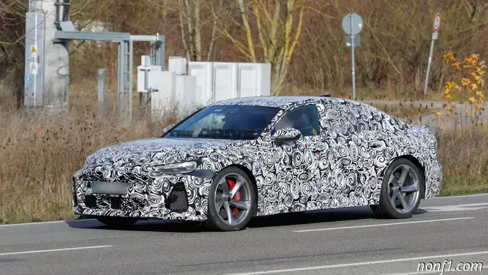 Nuevas fotos espía de prototipos confirman que el sedán Audi RS6 volverá en 2027.