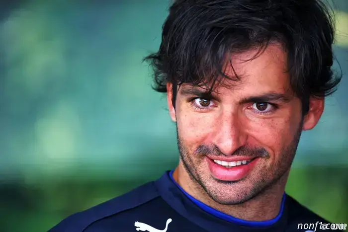 Sainz dice que los coches de 2026 aceleran más rápido.