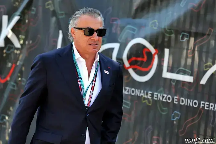 Алейси присоединяется к критикам по мере усиления давления на Хэмилтона в Ferrari