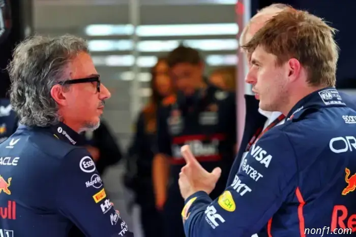 Montoya tiene su propia teoría sobre por qué Max se quedó en Red Bull.