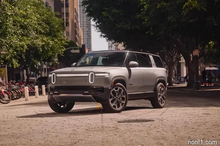 Rivian добавляет наиболее запрашиваемую функцию R1S