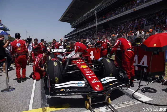 Sainz observing the recent 'chaos' at Ferrari from the outside