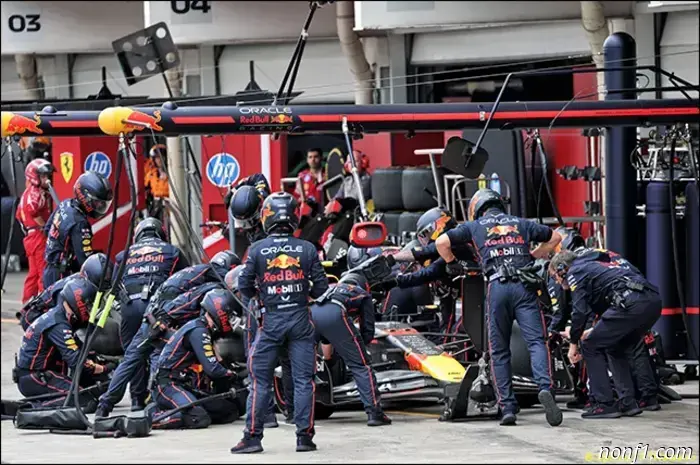 DHL Fastest Pit Stop Award: Red Bull побеждает в номинации на лучший пит-стоп.