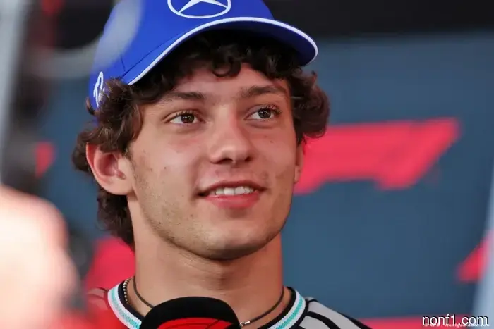 Antonelli se ríe de los juegos mentales por el título de Russell.